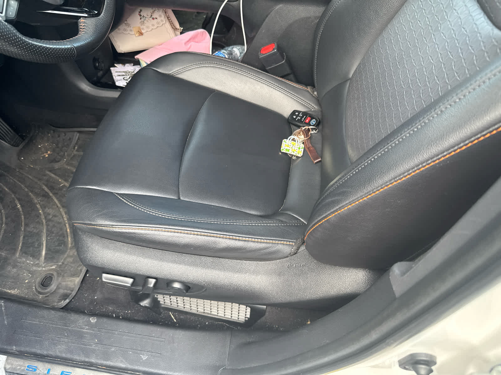 Used 2022 Toyota Sienna XSE FWD image 7