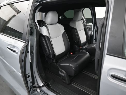 Certified 2025 Toyota Sienna XSE w/ XSE Plus Package image 36