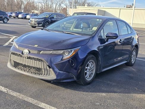 Used 2021 Toyota Corolla LE image 3