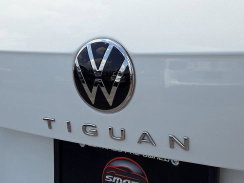 Used 2023 Volkswagen Tiguan SE w/ Panoramic Sunroof Package FWD image 30