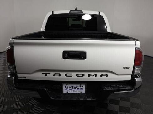 Used 2021 Toyota Tacoma TRD Off-Road AWD/4WD image 8