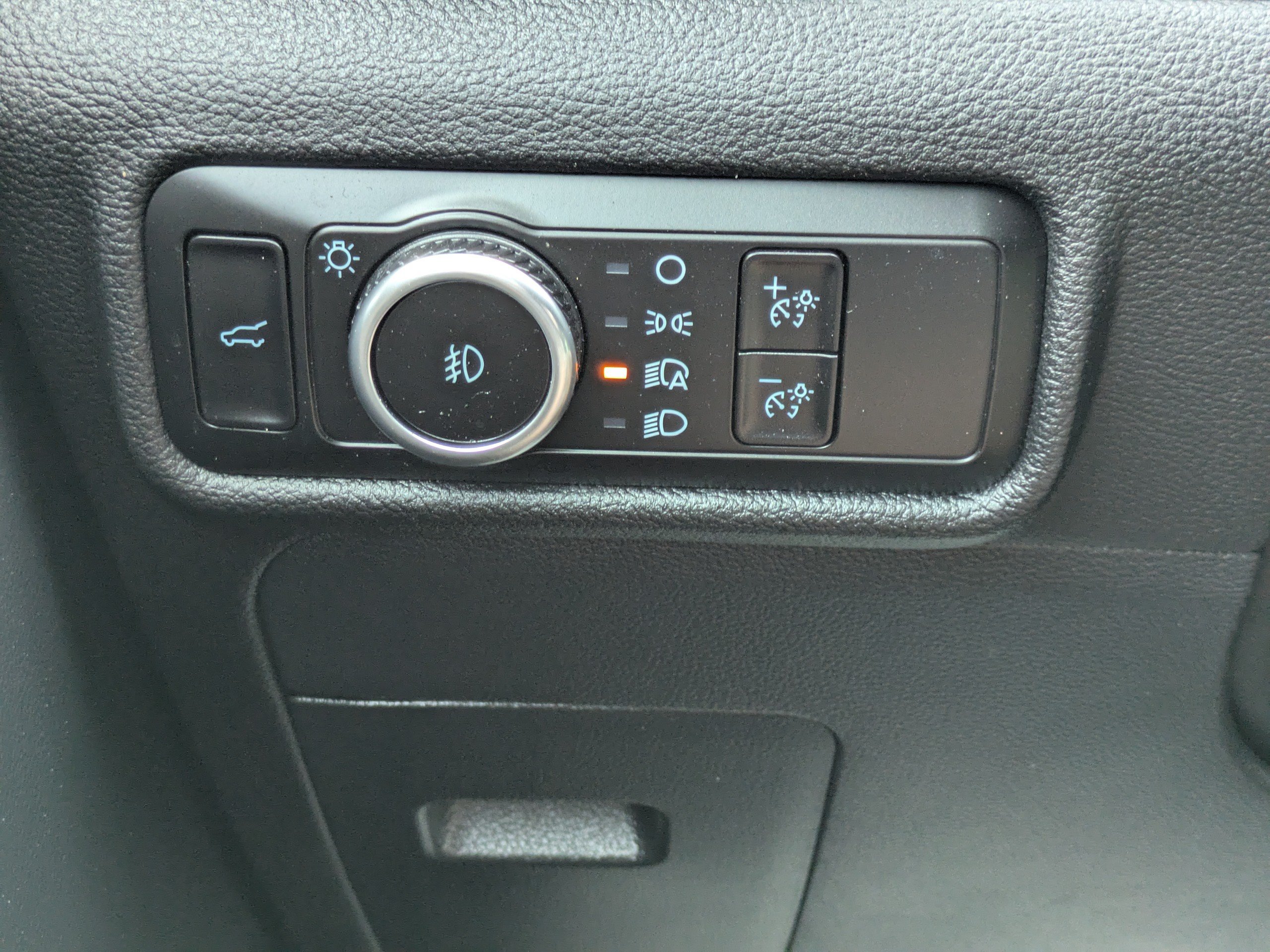 Used 2023 Ford Explorer XLT w/ Equipment Group 202A RWD image 20