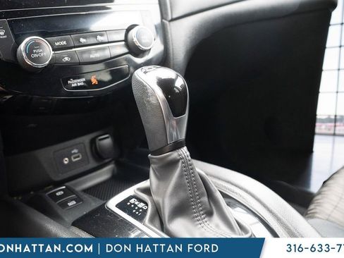 Used 2019 Nissan Rogue SV w/ Premium Package FWD image 10