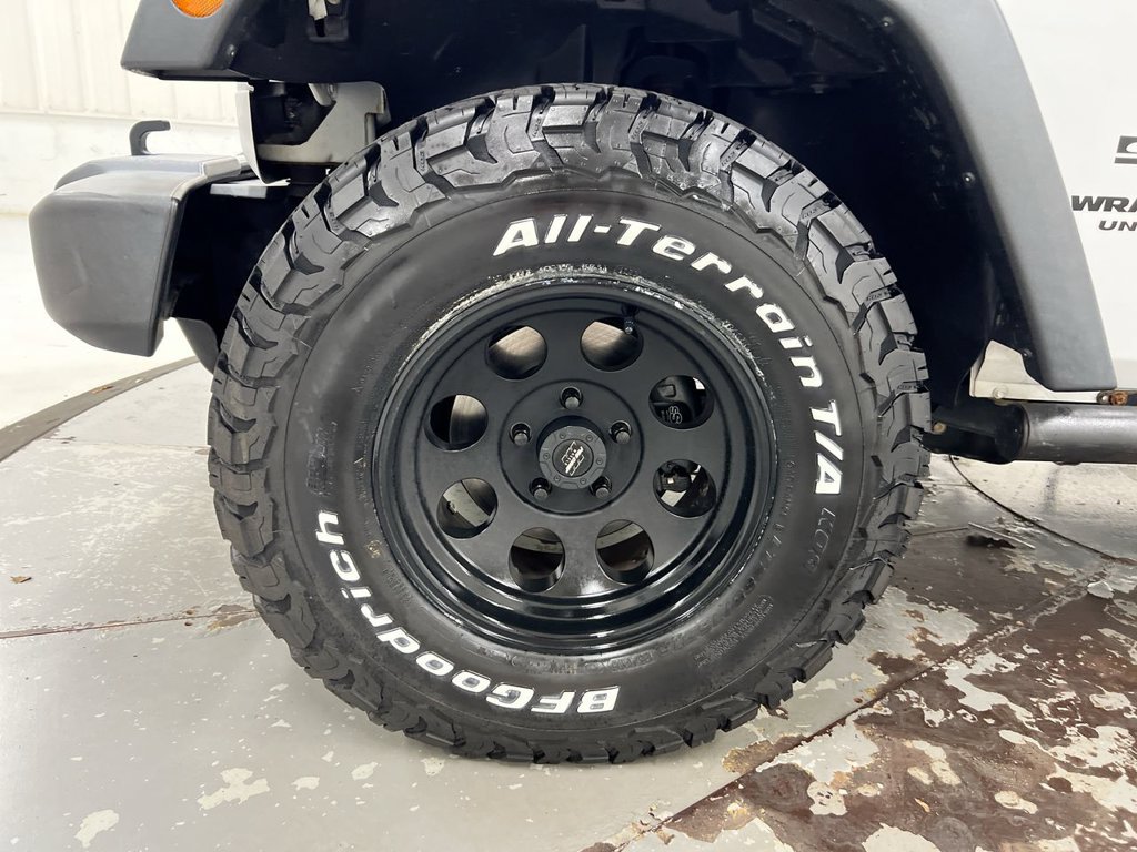 Used 2017 Jeep Wrangler Unlimited Sport w/ Connectivity Group AWD/4WD image 23