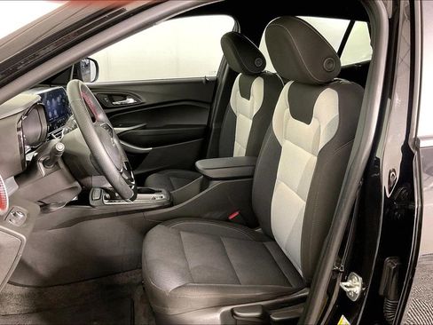 Used 2025 Chevrolet Trax RS w/ Driver Confidence Package FWD image 33