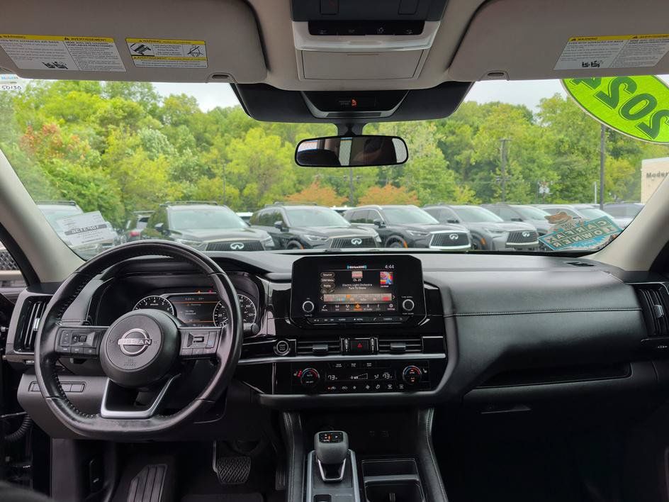 Used 2024 Nissan Pathfinder SV AWD/4WD image 11
