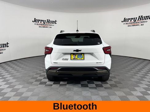 Used 2025 Chevrolet Trax ACTIV w/ Sunroof Package image 8