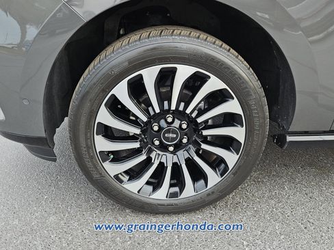 Used 2022 Lincoln Navigator Black Label image 9