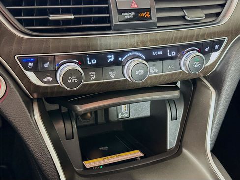 Used 2019 Honda Accord Touring image 9