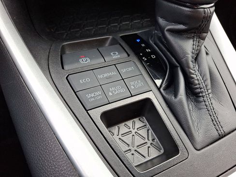 Used 2023 Toyota RAV4 XLE image 26