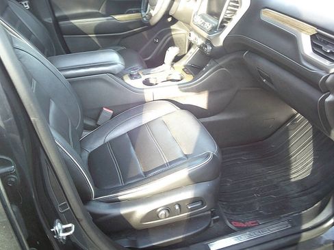 Used 2017 GMC Acadia Denali w/ Technology Package image 4