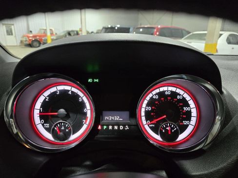 Used 2019 Dodge Grand Caravan SXT image 39