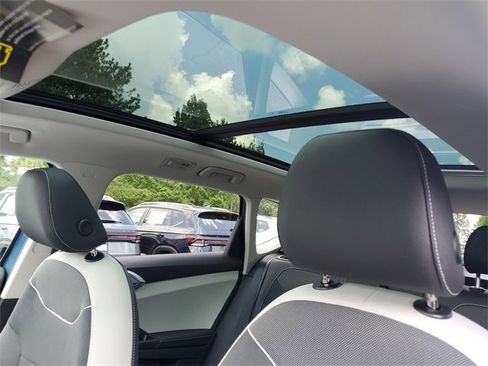 New 2025 Volkswagen Taos SE image 17