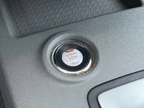 Used 2020 Nissan Frontier SV w/ Midnight Edition Floor Mats AWD/4WD image 31