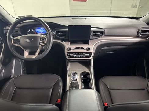 Used 2023 Ford Explorer XLT w/ Equipment Group 202A AWD/4WD image 19