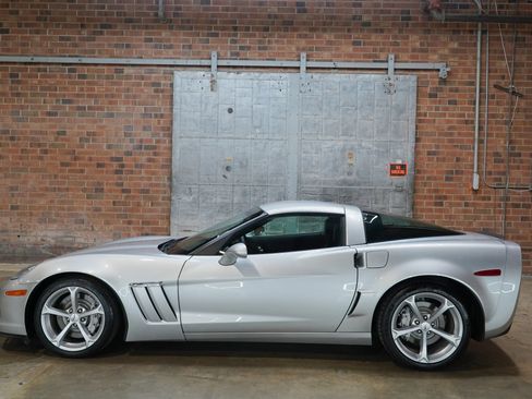 Used 2010 Chevrolet Corvette Grand Sport w/ Preferred Equipment Group RWD image 1