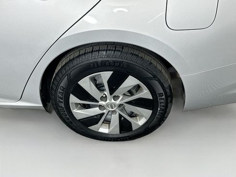 Used 2019 Nissan Altima 2.5 S FWD image 11