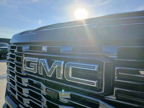 New 2026 GMC Sierra 2500 Denali Ultimate w/ LPO, Black Badging Package image 36