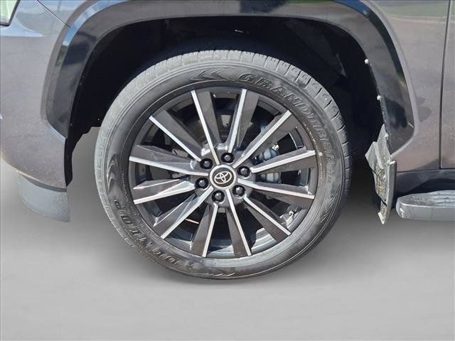 Used 2024 Toyota Sequoia Platinum AWD/4WD image 25