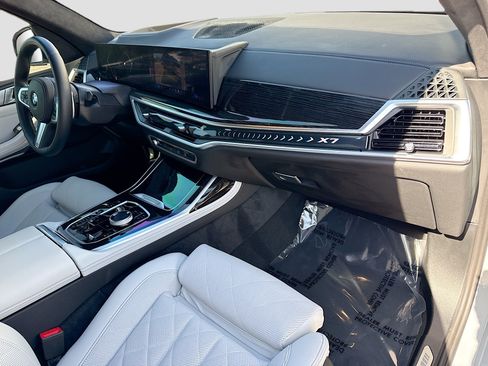 Used 2025 BMW X7 xDrive40i w/ M Sport Package AWD/4WD image 15
