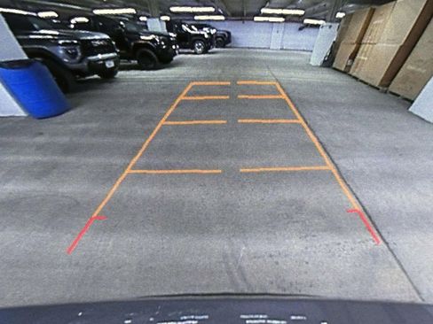 Used 2023 Chevrolet Traverse LT AWD/4WD image 27