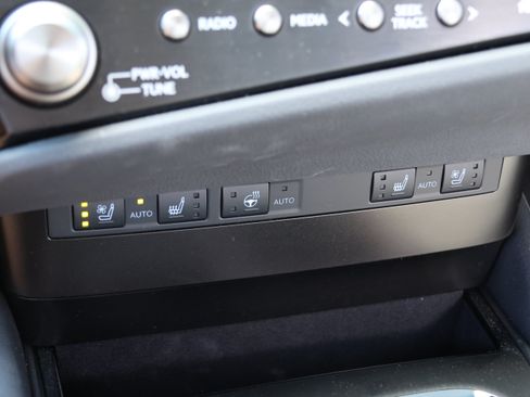 Used 2025 Lexus ES 300h w/ Premium Package FWD image 27