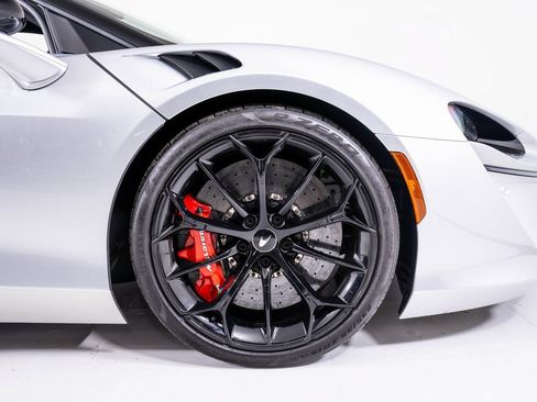 Used 2023 McLaren Artura RWD image 15