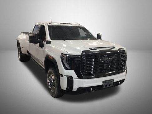 Used 2024 GMC Sierra 3500 Denali Ultimate AWD/4WD image 3
