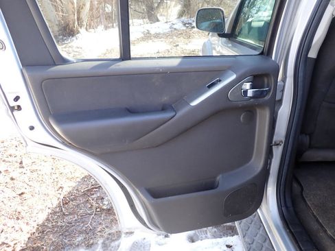 Used 2006 Nissan Pathfinder SE w/ (P01) Se Premium Pkg image 26