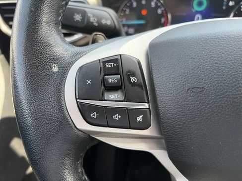 Used 2020 Ford Explorer XLT w/ Equipment Group 202A AWD/4WD image 11