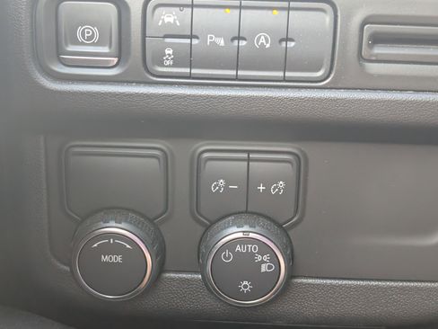 Used 2024 Chevrolet Tahoe Premier RWD image 9