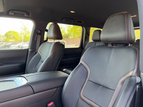 New 2026 Nissan Armada SL w/ Captain's Chari Seat Package AWD/4WD image 8
