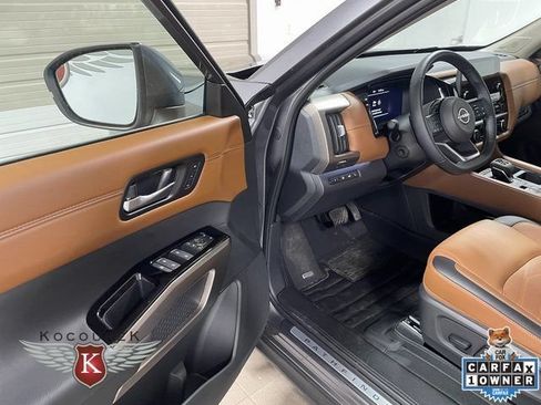 Used 2025 Nissan Pathfinder Platinum AWD/4WD image 11