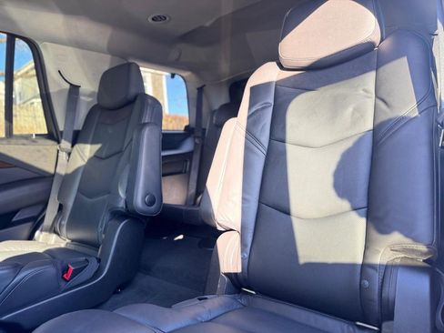 Used 2020 Cadillac Escalade Luxury image 16