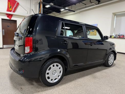 Used 2015 Scion xB FWD image 16