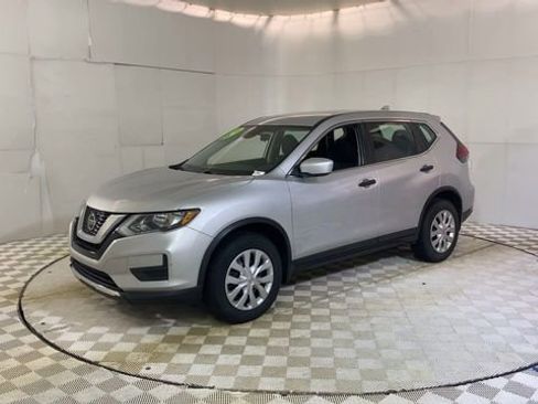Used 2019 Nissan Rogue S image 4