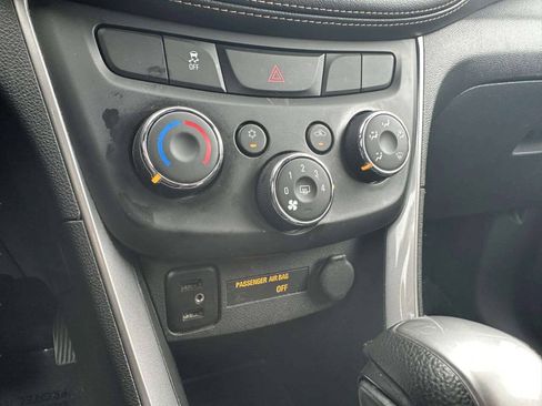 Used 2017 Chevrolet Trax LT w/ LT Convenience Package AWD/4WD image 31