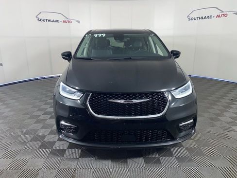 Used 2024 Chrysler Pacifica Select image 2