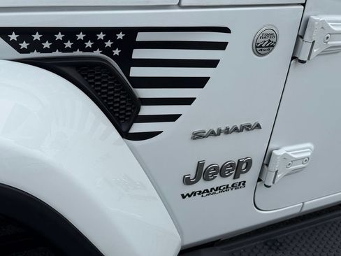 Used 2019 Jeep Wrangler Unlimited Sahara w/ Cold Weather Group image 11