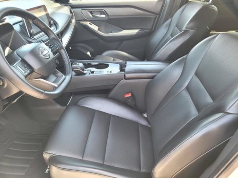 Used 2025 Nissan Rogue SV w/ SV Premium Package FWD image 23