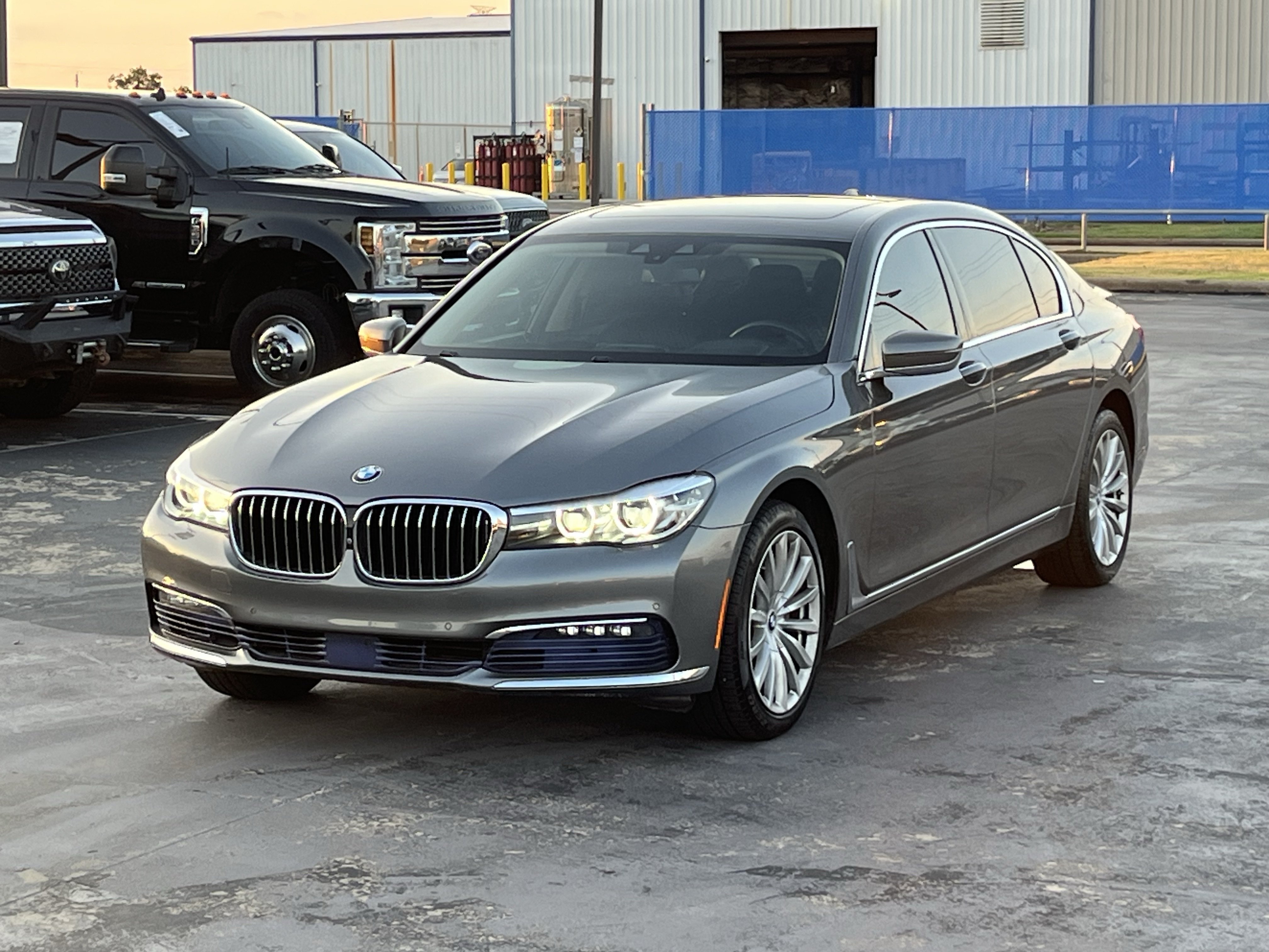 Used 2017 BMW 740i RWD image 3