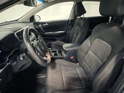 Used 2020 Kia Sportage LX image 3