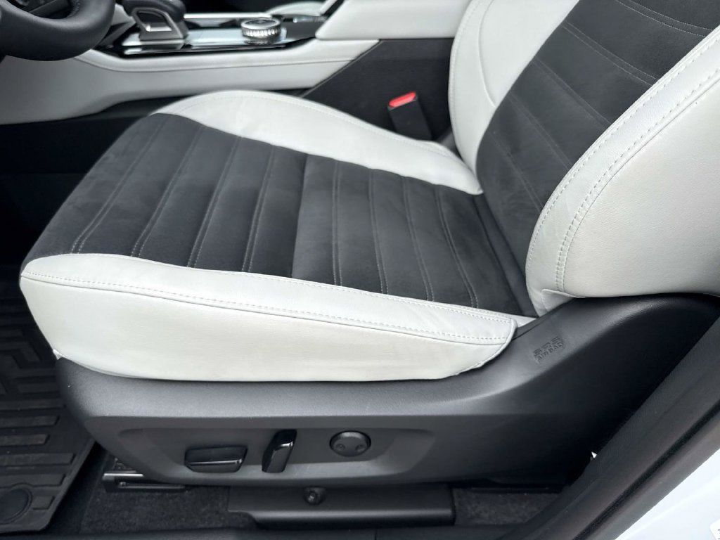 Used 2026 Mitsubishi Outlander SE FWD image 22