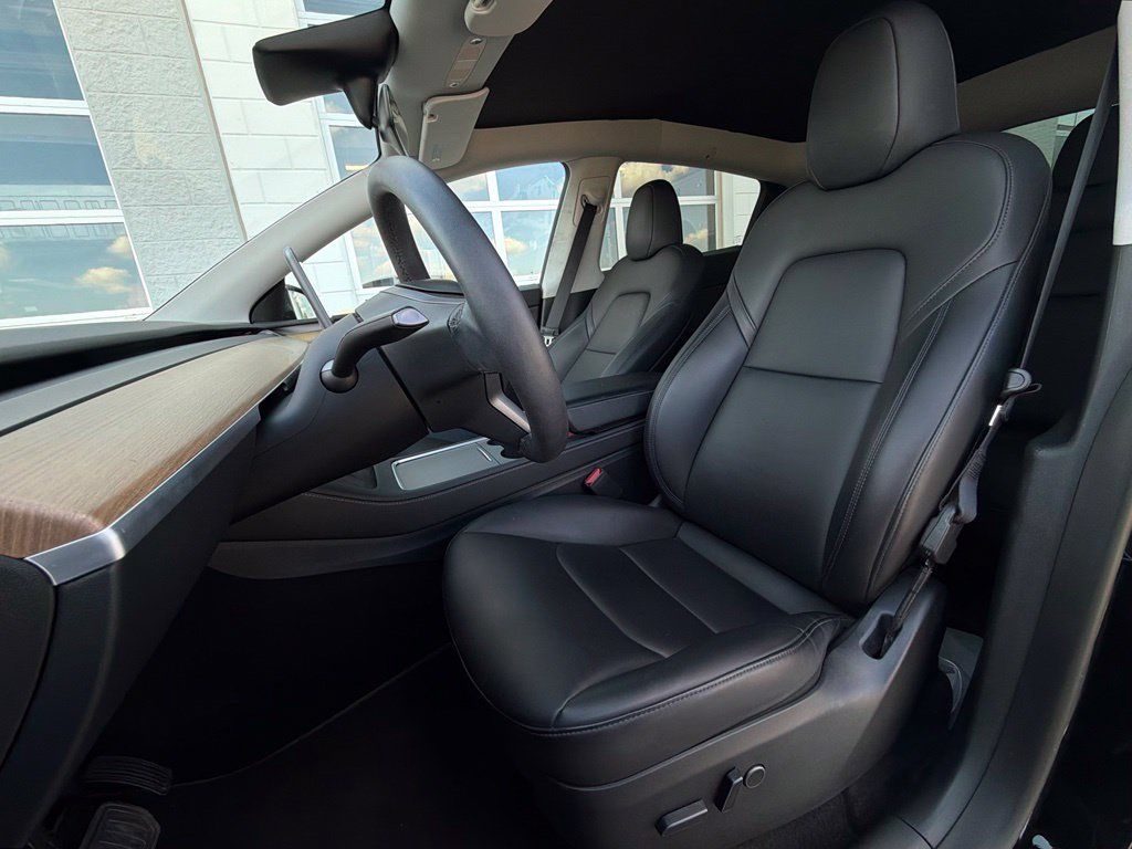 Used 2023 Tesla Model Y Long Range AWD/4WD image 5