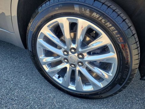 Used 2020 Cadillac XT6 Premium Luxury FWD image 22