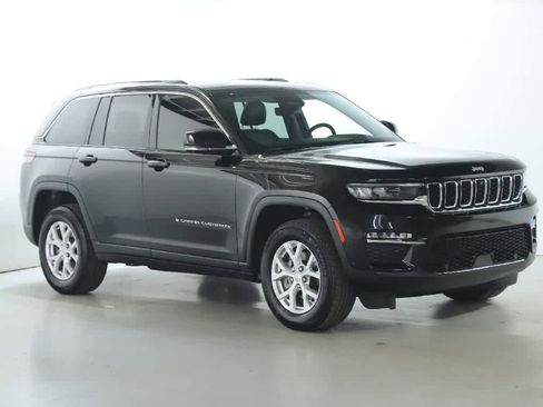Used 2023 Jeep Grand Cherokee Limited w/ Luxury Tech Group II image 9