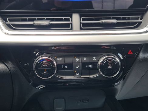 New 2026 Chevrolet Trax LT image 19