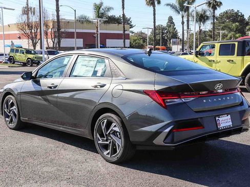 New 2025 Hyundai Elantra SEL image 8