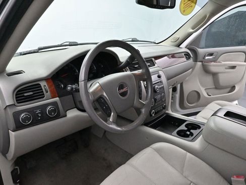 Used 2013 GMC Yukon XL SLT image 17