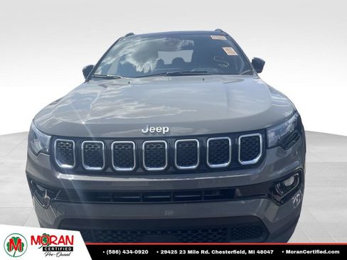 Used 2023 Jeep Compass Limited AWD/4WD image 2
